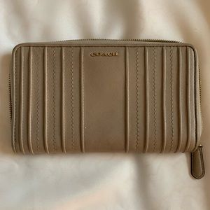 Coach Zipper Bi-fold Leather Wallet